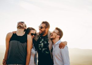 4 friends laughing